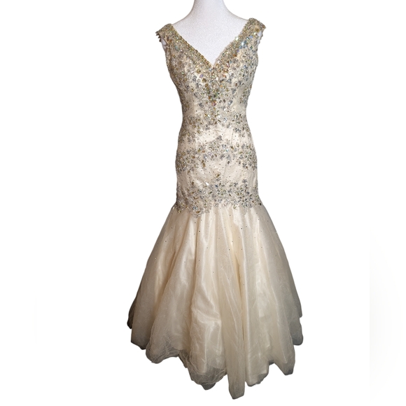 Tony Bowls Dresses & Skirts - Tony Bowls Ivory V-Neck Trumpet Mermaid Beaded Gown Style number TB11606 Sz 8